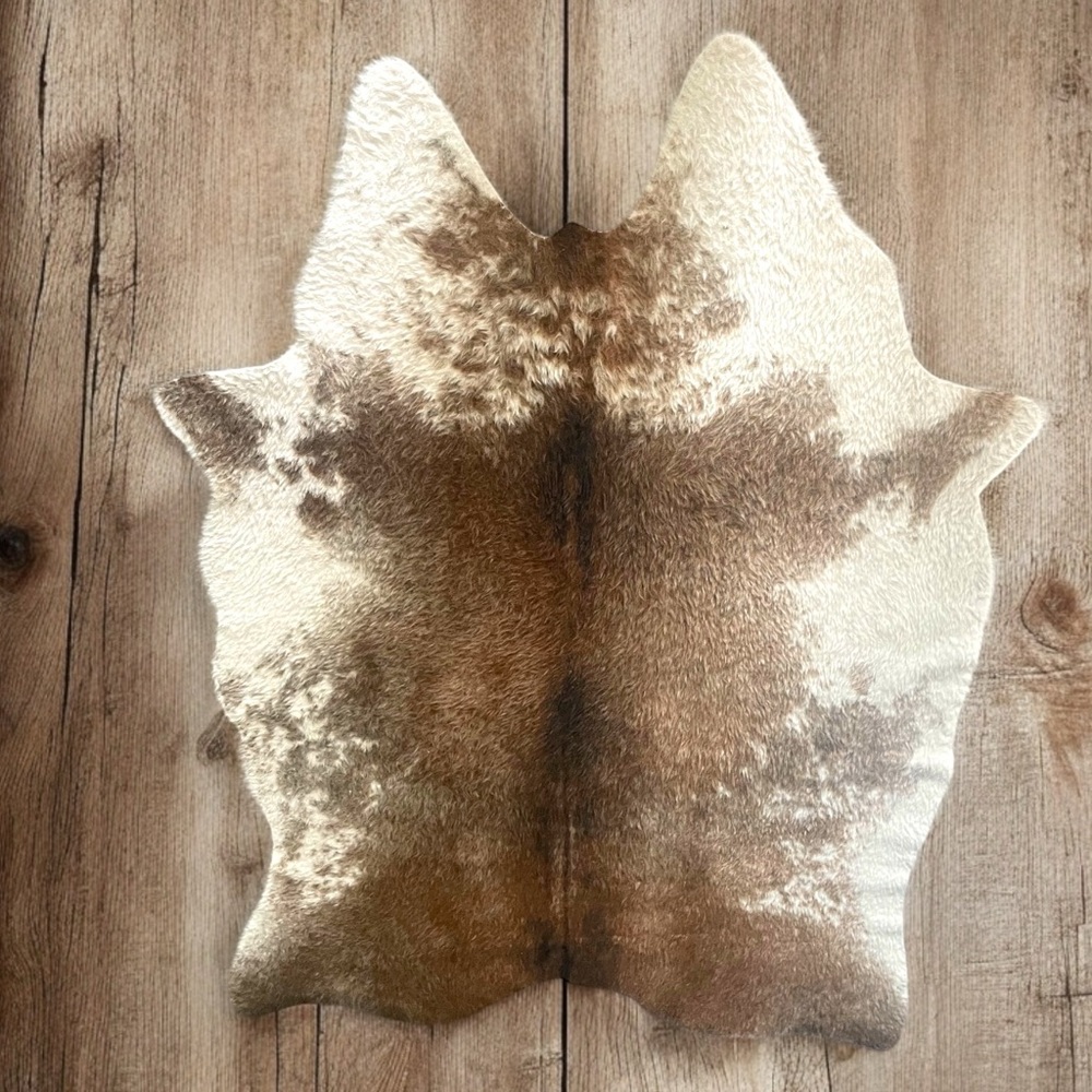 Loloi II Grand Canyon Coffee/Ivory
Accent Faux Cowhide Rug 5' x 6'-6"